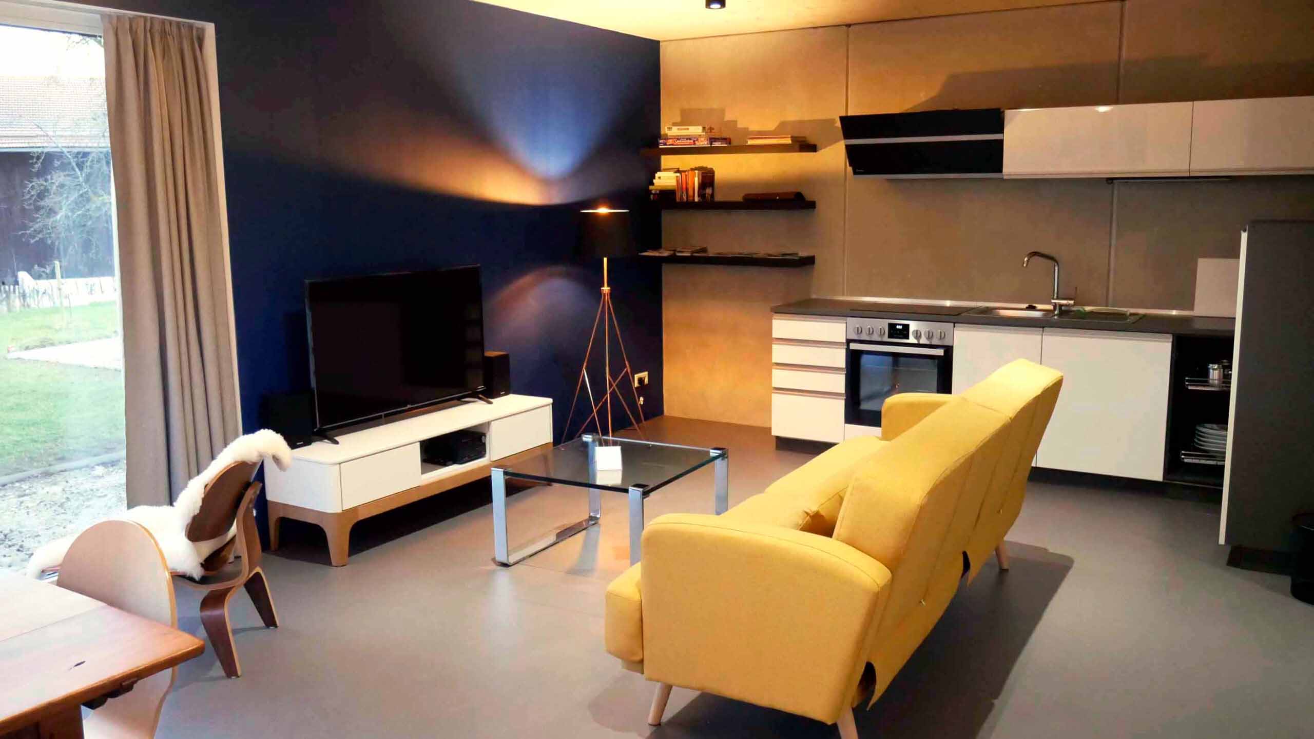"Nachhaltige, smarte und modern ausgestattete Ferienwohnung Lieblingseck in Gstadt am Chiemsee."